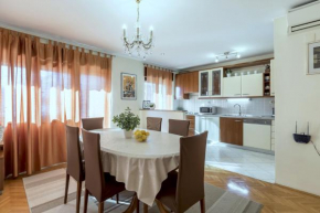 Гостиница Apartments Amari  Каштел Камбеловац